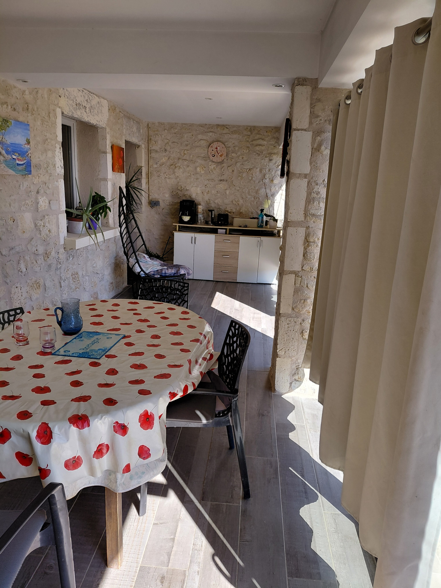 Très bel ensemble immobilier, comprenant maison avec piscine dans parc, grande serre pour tous légumes, hangar