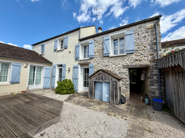 Maison ancienne avec vie de  PLAIN-PIED possible, 4 chambres, terrasses et jardin