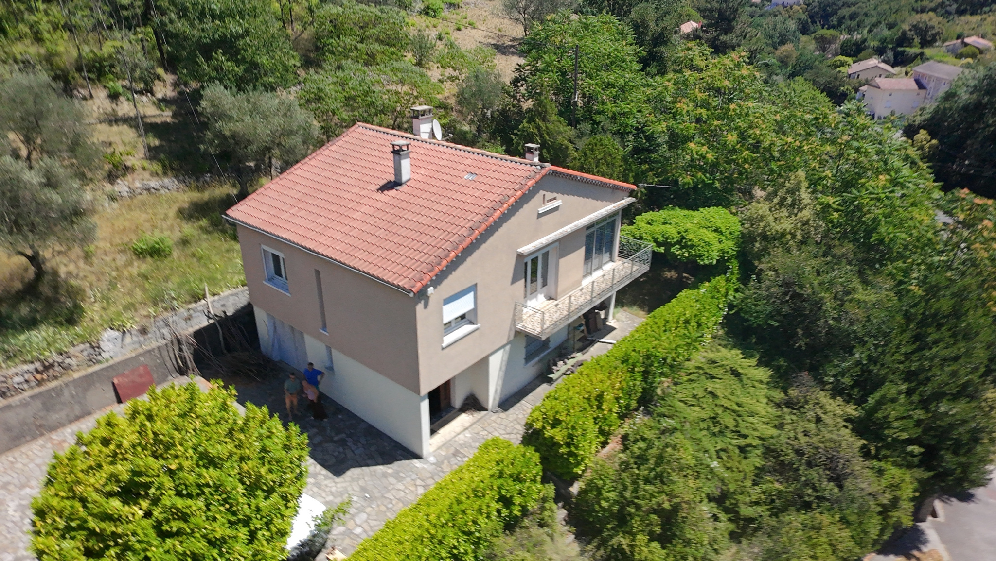 Maison 105 M2 avec mazets sur parcelle de 6000 M2