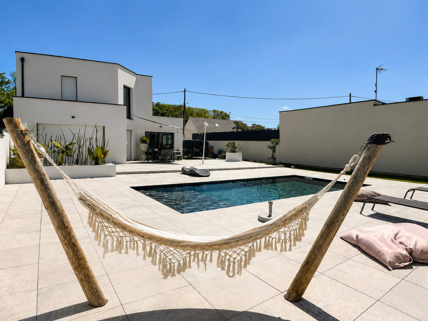 Maison contemporaine de 149 m2 avec piscine chauffée, suite parentale et climatisation   Varrains