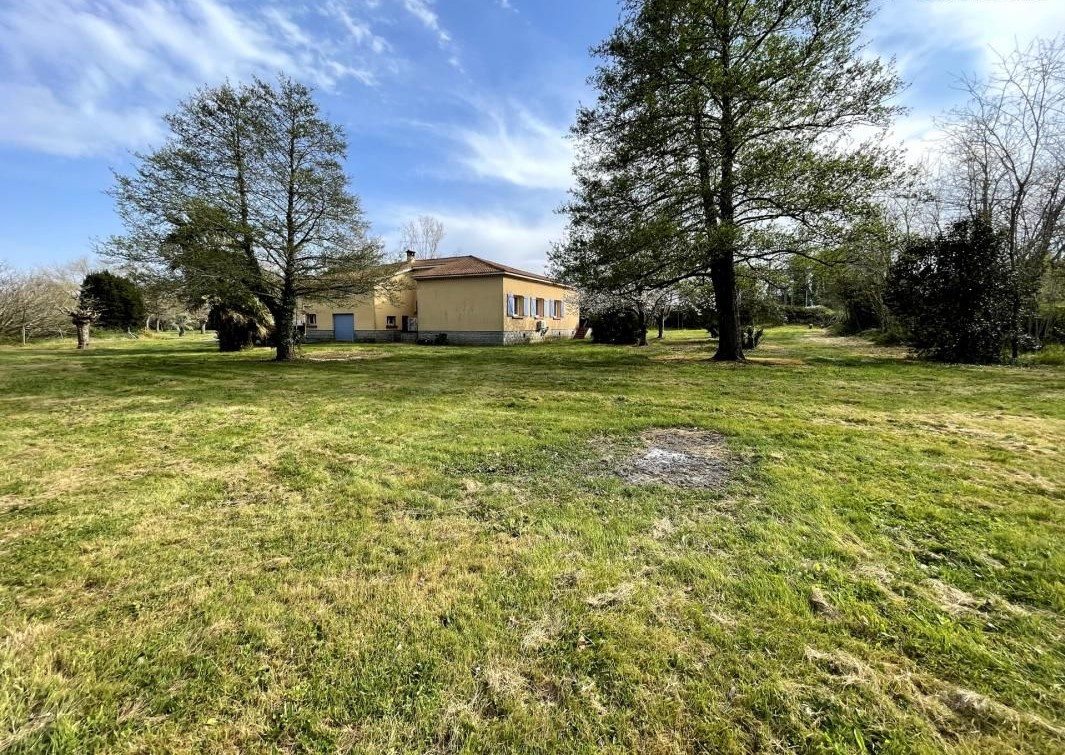 Propriété de Caractère 8 pièces   400 m2 avec Piscine & Vue Panoramique