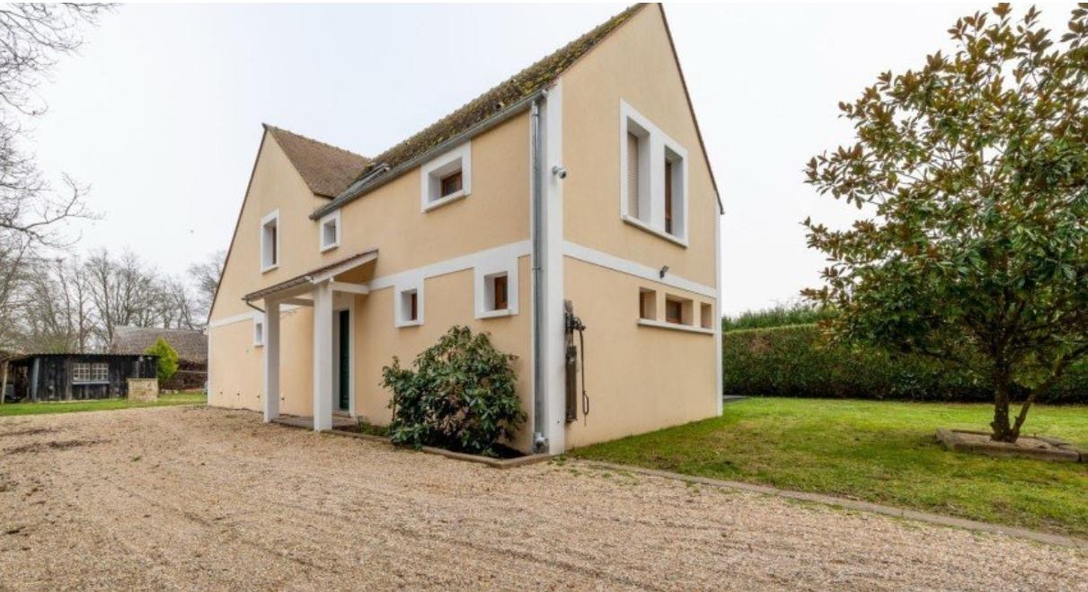 Maison familiale de 212 m2 avec 4 chambres sur 1066 m2 de terrain - Condé sur Vesgre