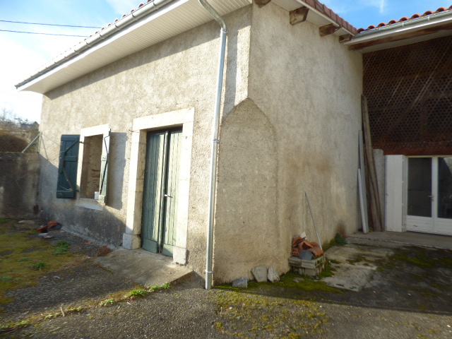 IMMEUBLE D'HABITATION A RENOVER